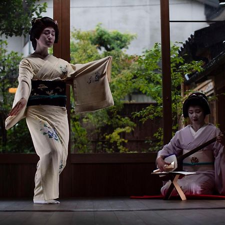 Hyatt Centric Kanazawa Exteriér fotografie A scene from a traditional Japanese dance