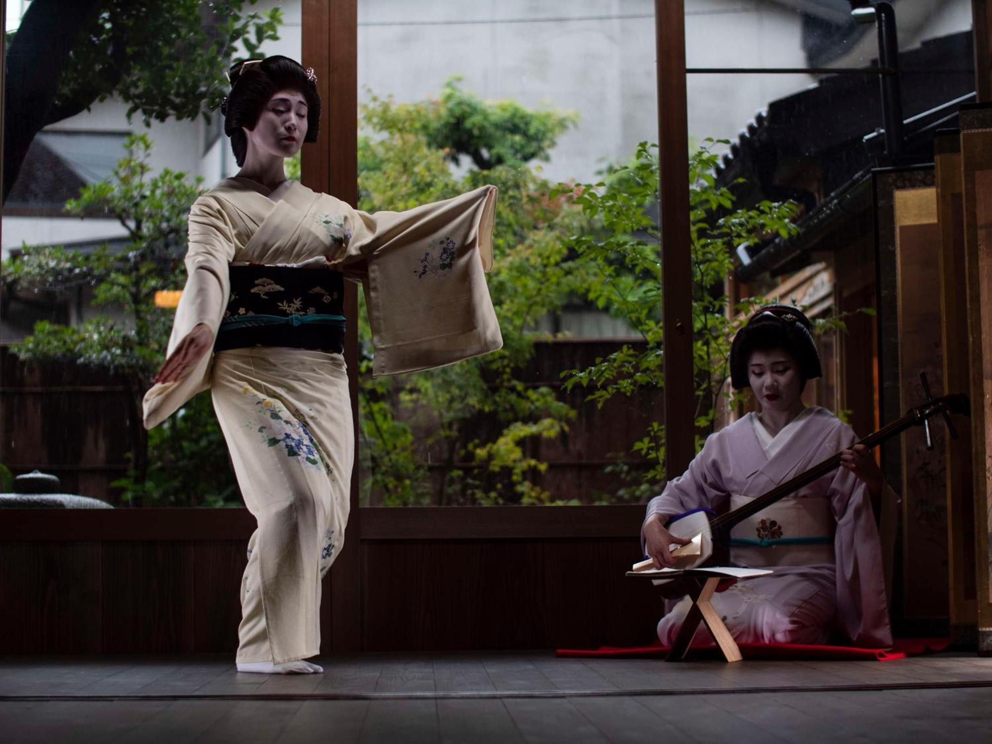 Hyatt Centric Kanazawa Exteriér fotografie A scene from a traditional Japanese dance