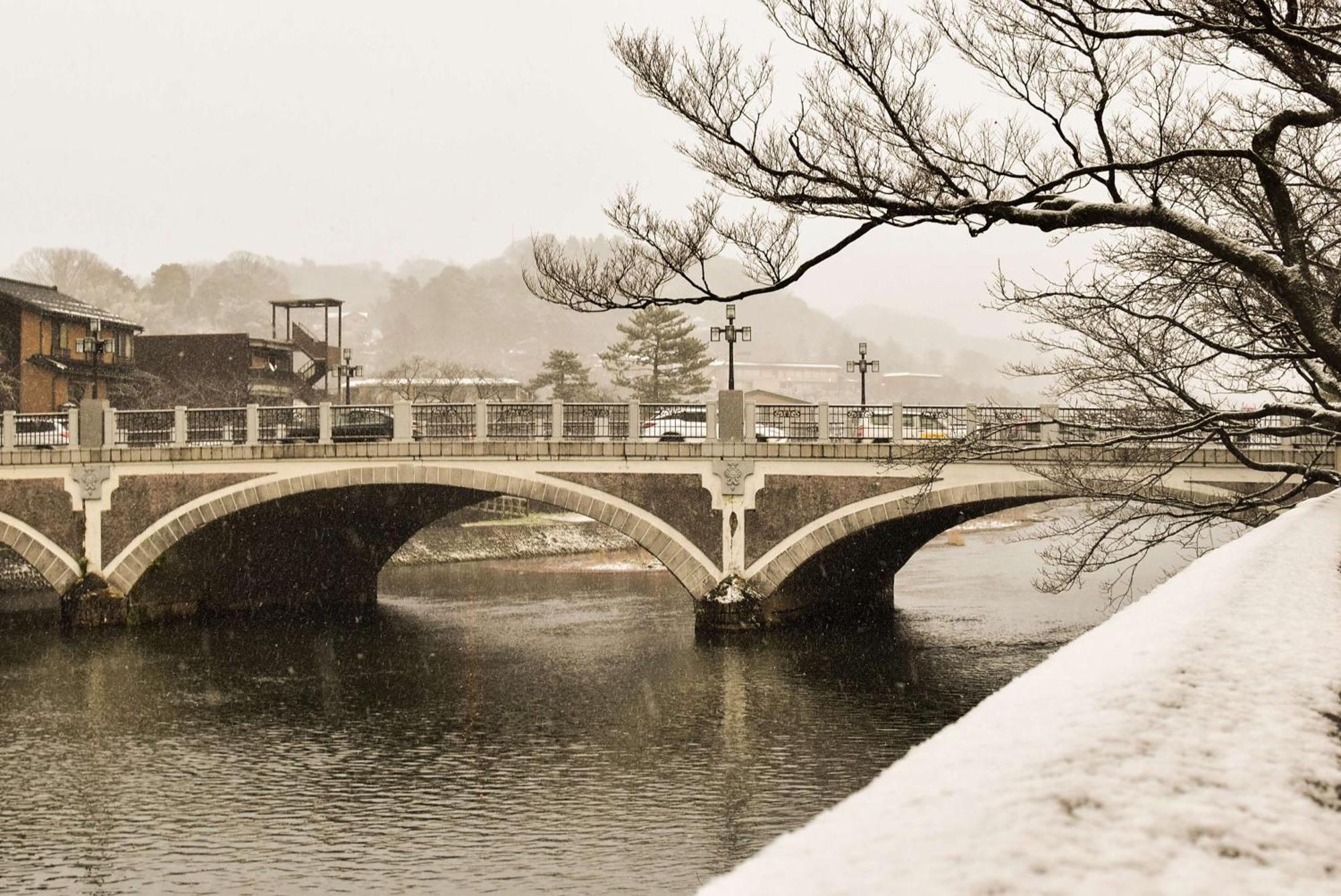 Hyatt Centric Kanazawa Exteriér fotografie The bridge in 1960