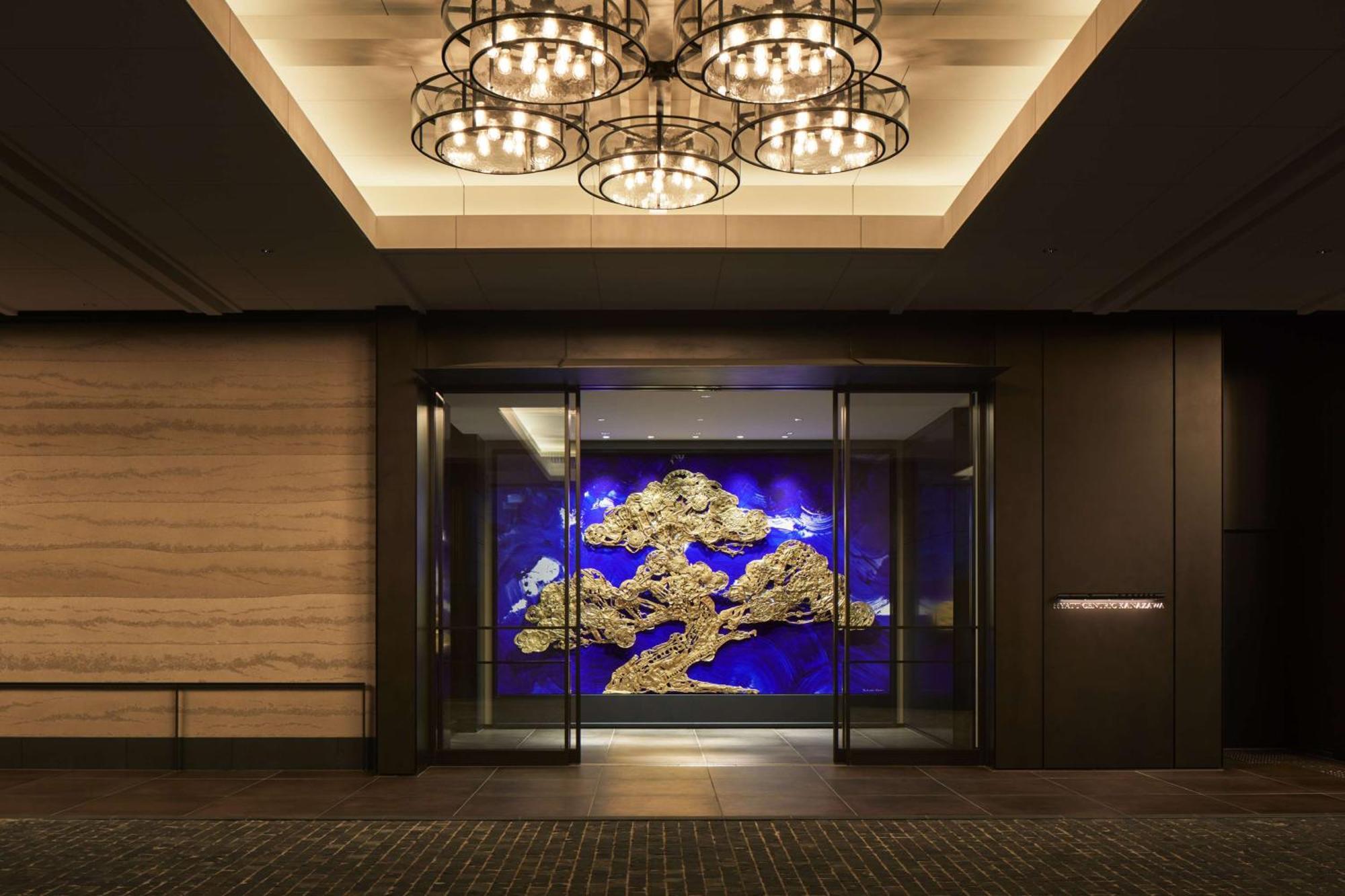Hyatt Centric Kanazawa Exteriér fotografie Entrance to the hotel